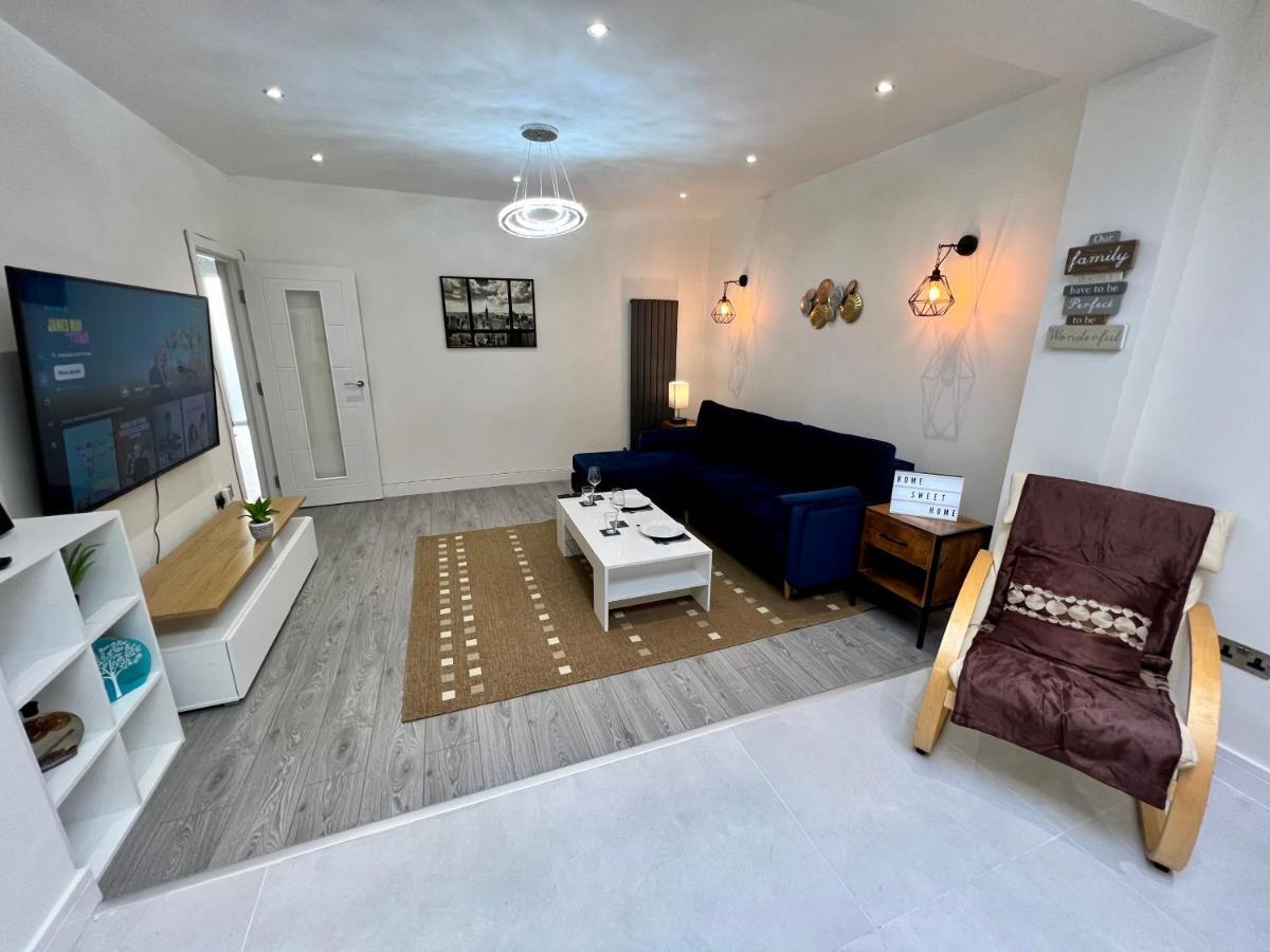伦敦Wembley Stadium 5 Star Brand New Luxury Sleeps 14 With Parking别墅 外观 照片