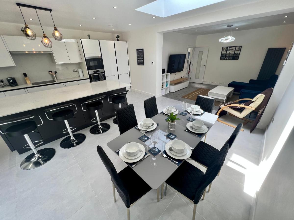 伦敦Wembley Stadium 5 Star Brand New Luxury Sleeps 14 With Parking别墅 外观 照片