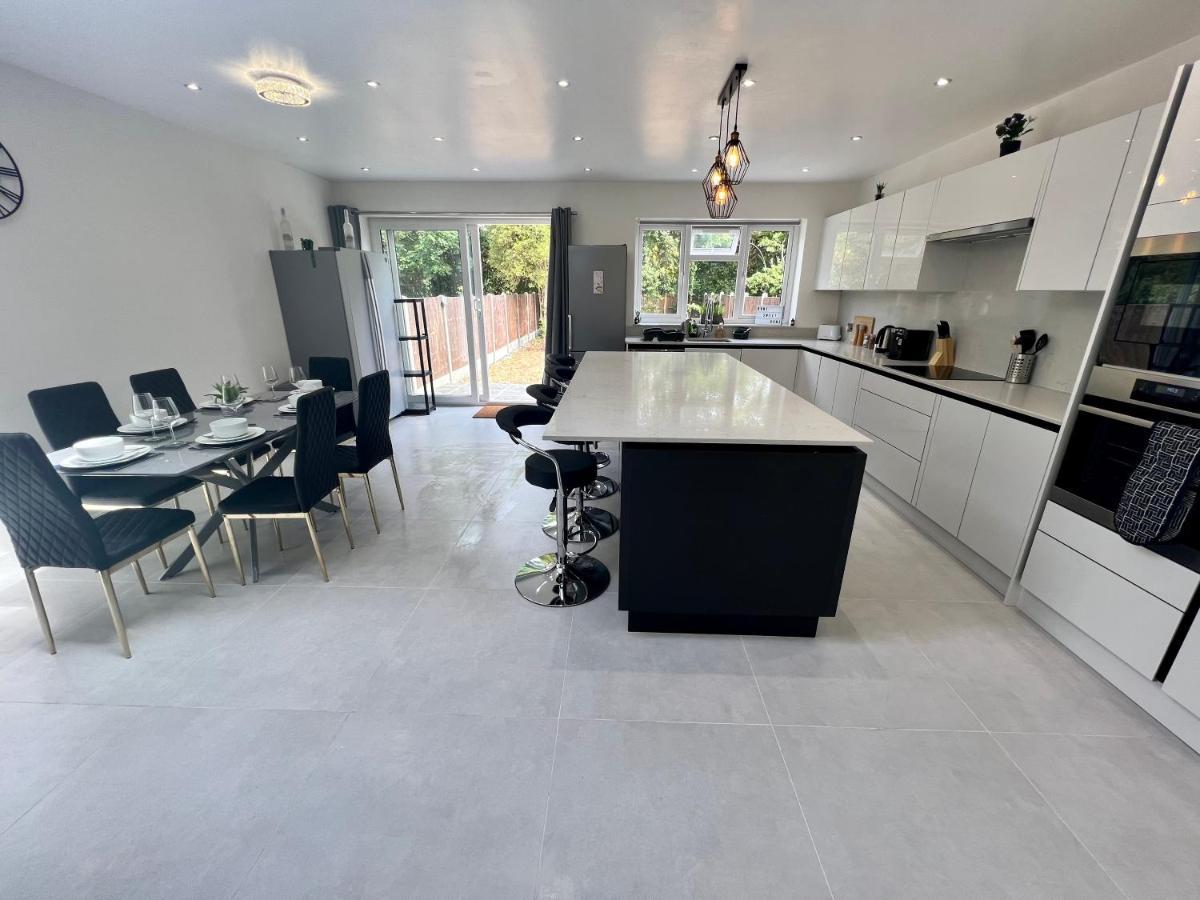 伦敦Wembley Stadium 5 Star Brand New Luxury Sleeps 14 With Parking别墅 外观 照片