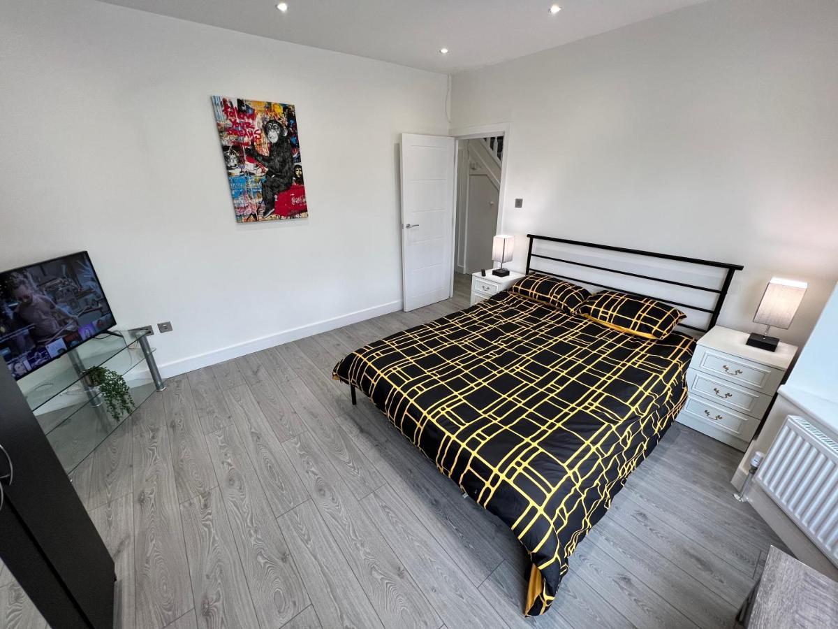 伦敦Wembley Stadium 5 Star Brand New Luxury Sleeps 14 With Parking别墅 外观 照片
