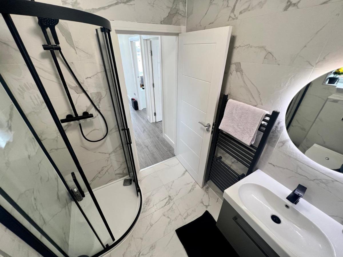 伦敦Wembley Stadium 5 Star Brand New Luxury Sleeps 14 With Parking别墅 外观 照片
