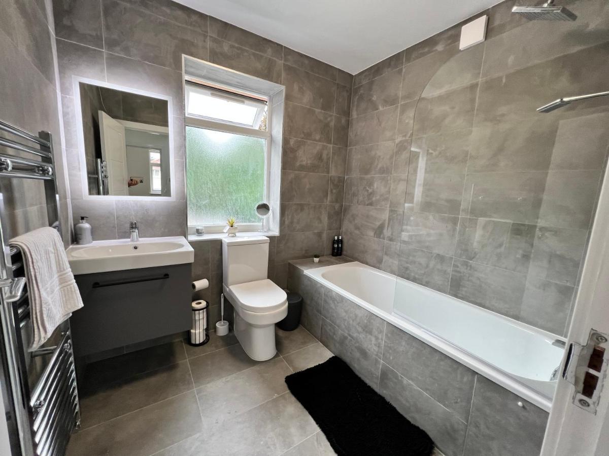 伦敦Wembley Stadium 5 Star Brand New Luxury Sleeps 14 With Parking别墅 外观 照片